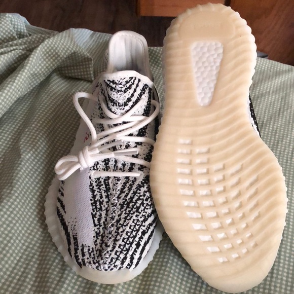Yeezy Boost 350 V2 - Picture 2 of 2
